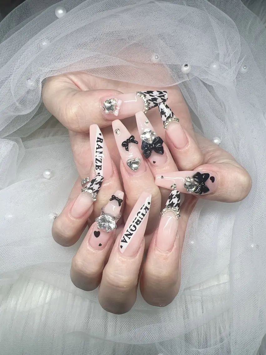 ネイル 長さ出し キラキラネイル マグネットネイル ネイルチップ ハンドネイル Lee Nails チップ長さだし専門店のネイルデザイン