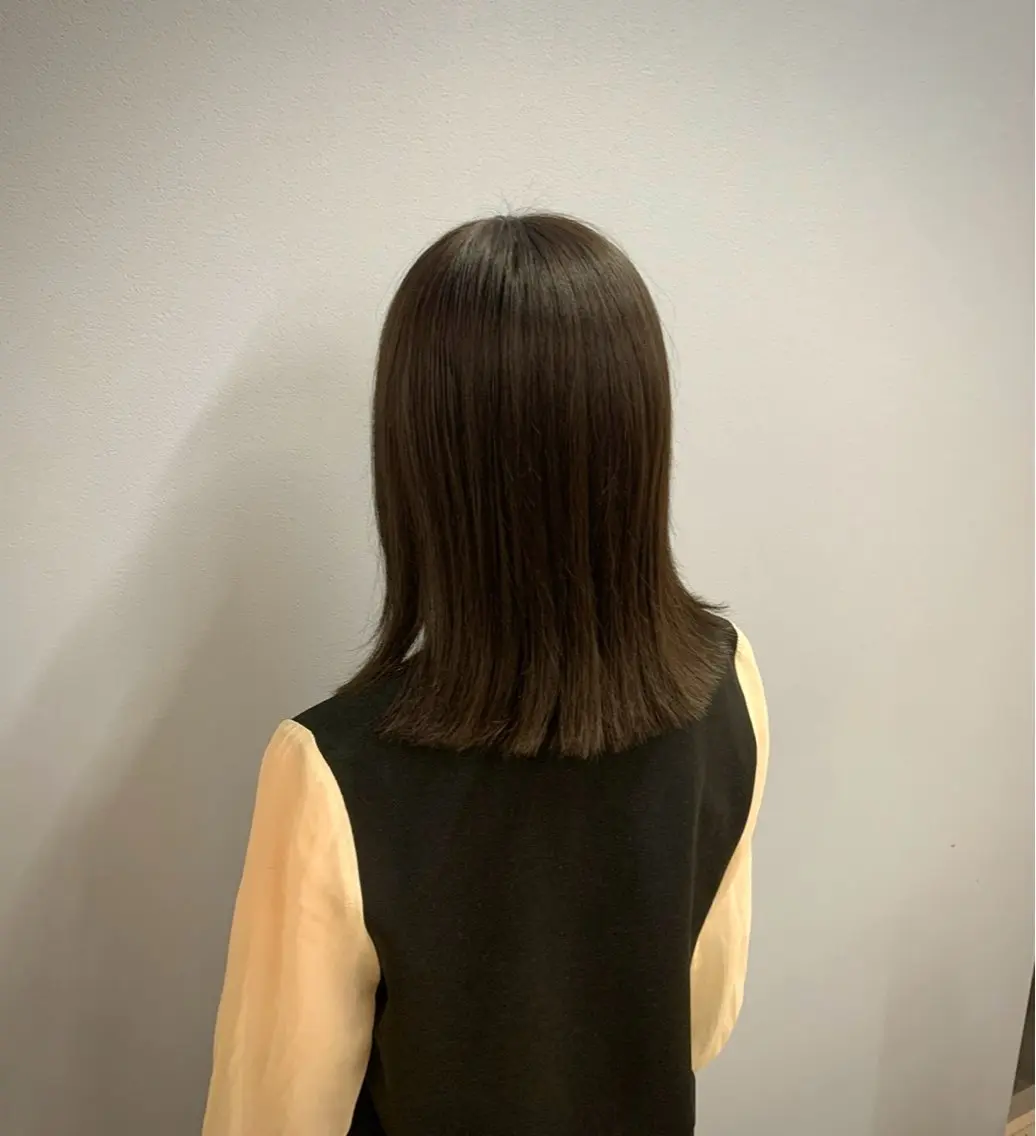 ミディアム カラー アッシュ オリーブアッシュ 山崎 美羽のヘアスタイル