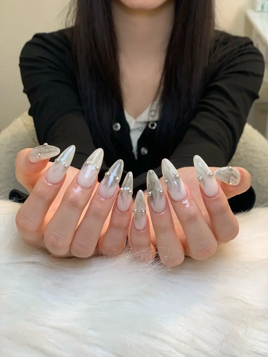 ネイル アートネイル 長さ出し ジェルネイル マグネットネイル ニュアンスネイル ハンドネイル Cloudy Chan 歌舞伎町のネイルデザイン
