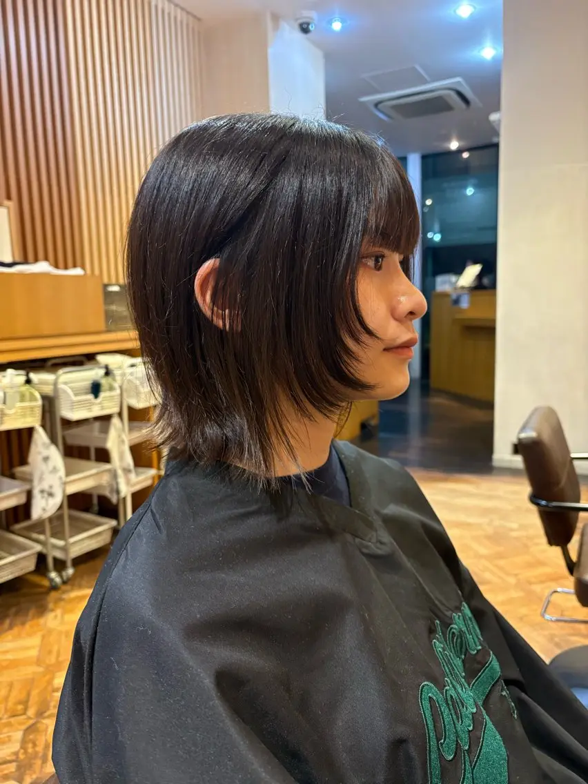 ミディアム ミディアムレイヤー レイヤーカット カット bob/shot /umiのヘアスタイル