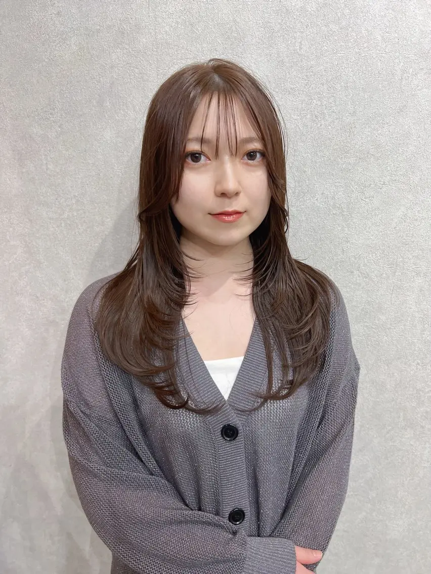 ロング カラー ベージュカラー ブリーチ ケアブリーチ グレージュ ハイトーンカラー YUI ハイトーンカラーのヘアスタイル