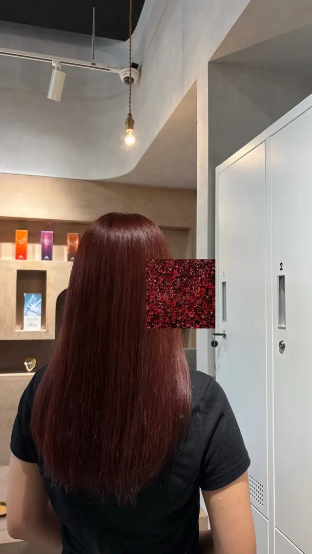 ロング カラー ボルドーカラー レッドカラー "MIoKI"_ YUCCA eluaのヘアスタイル