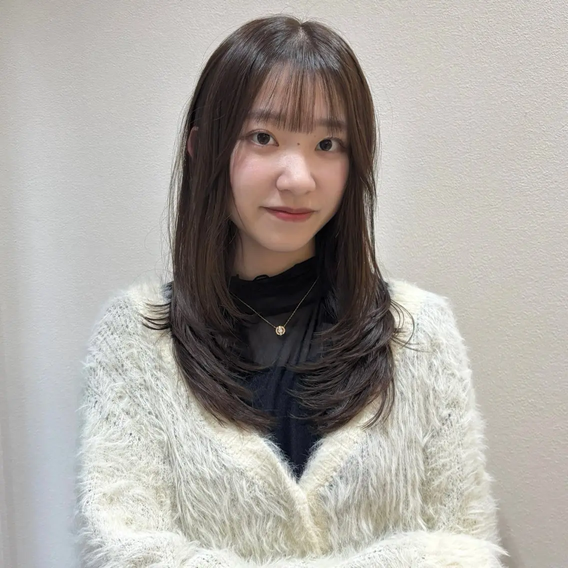 セミロング カラー レイヤーカット カット ヘアカラー fuyuna🖤 レイヤーカットのヘアスタイル