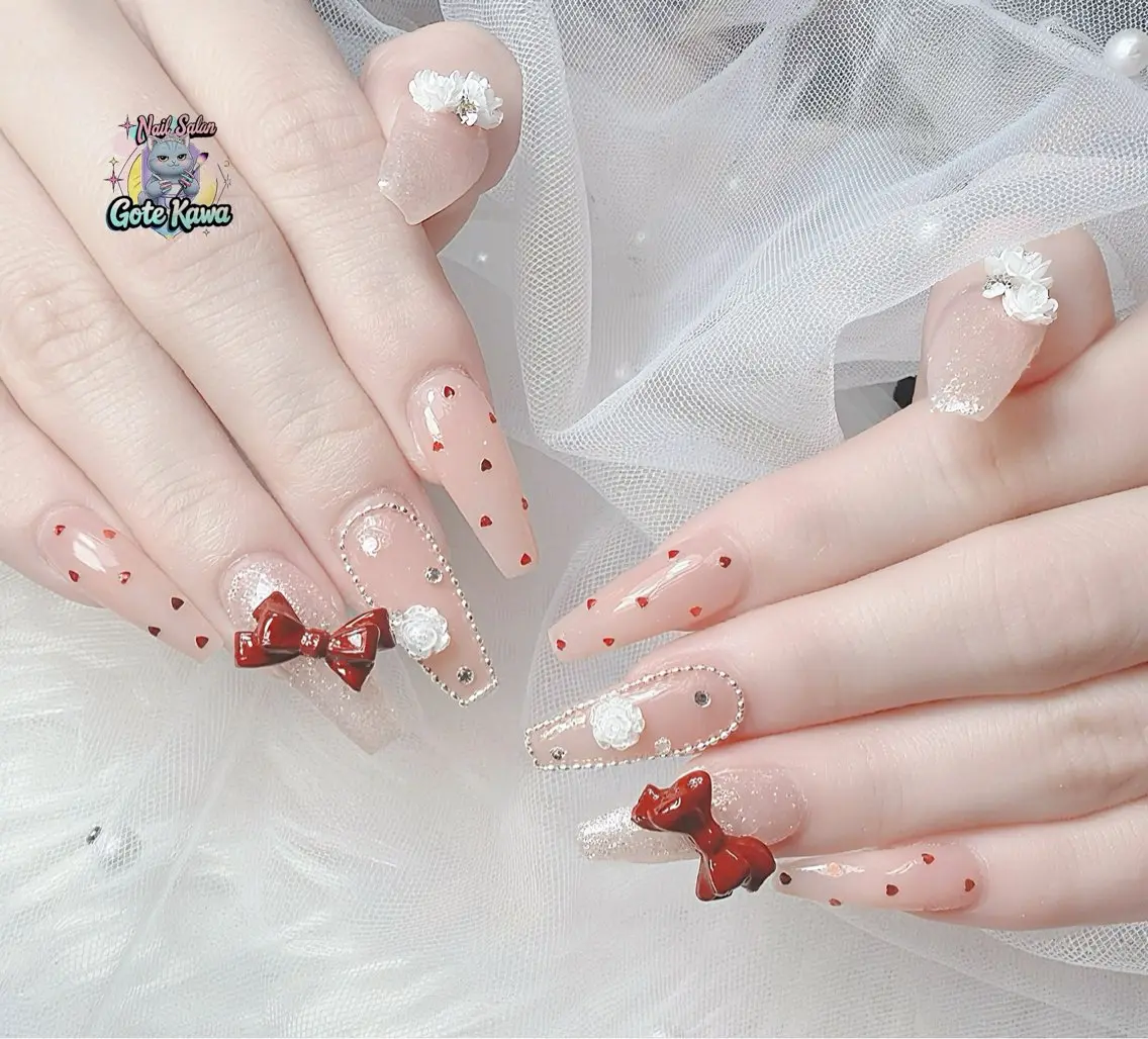 ネイル アートネイル オーロラネイル ボルドー チークネイル フレンチネイル ハンドネイル ハンドケア Gote Kawa nail salonのネイルデザイン