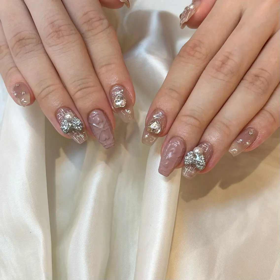 ネイル リボン ツイードネイル LOVE NAIL SAEのネイルデザイン
