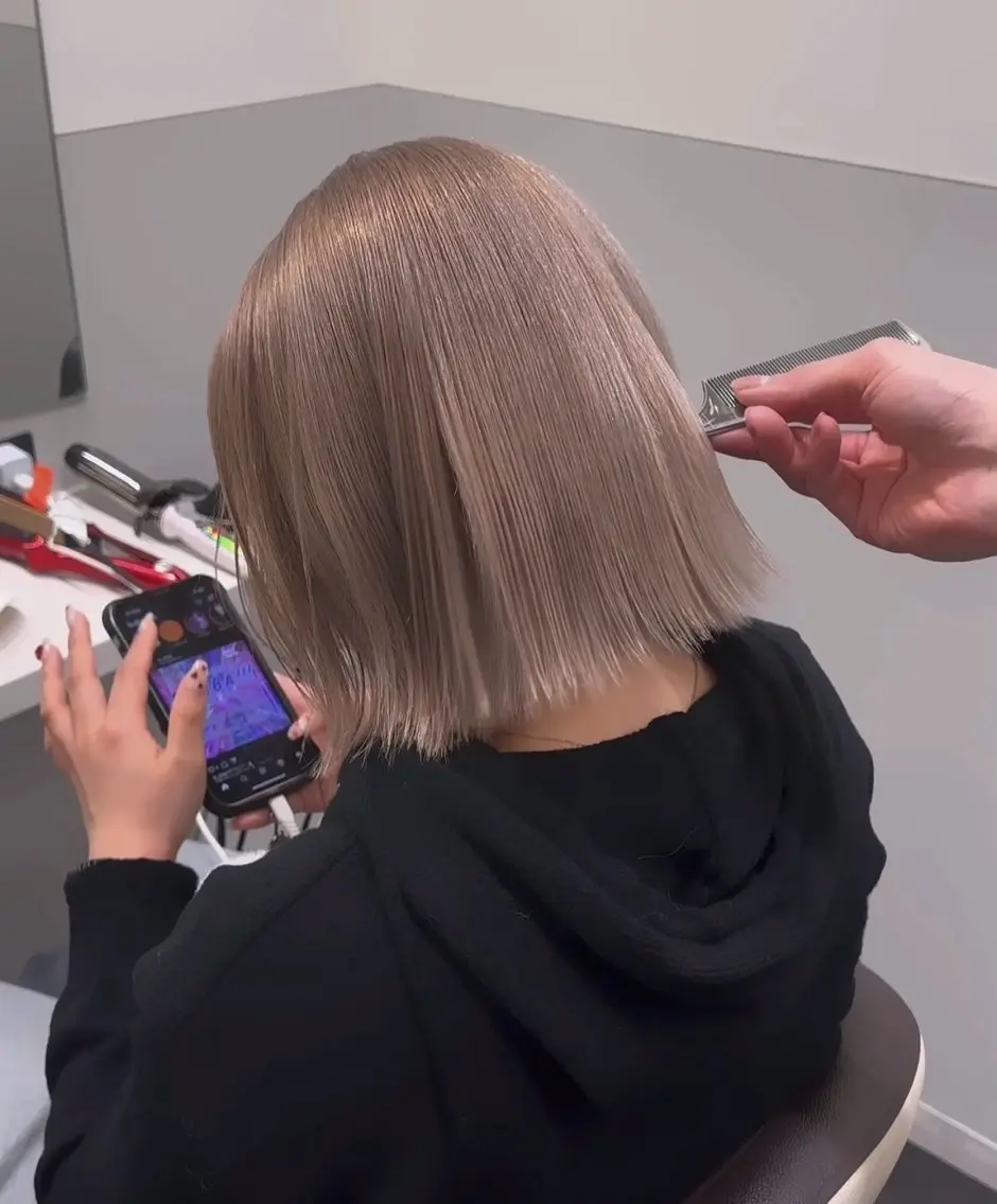 ミディアム カラー ベージュカラー ミルクティーベージュ ヘアカラー トリートメント 🦋レイヤーカット ミドリカワ🦋のヘアスタイル