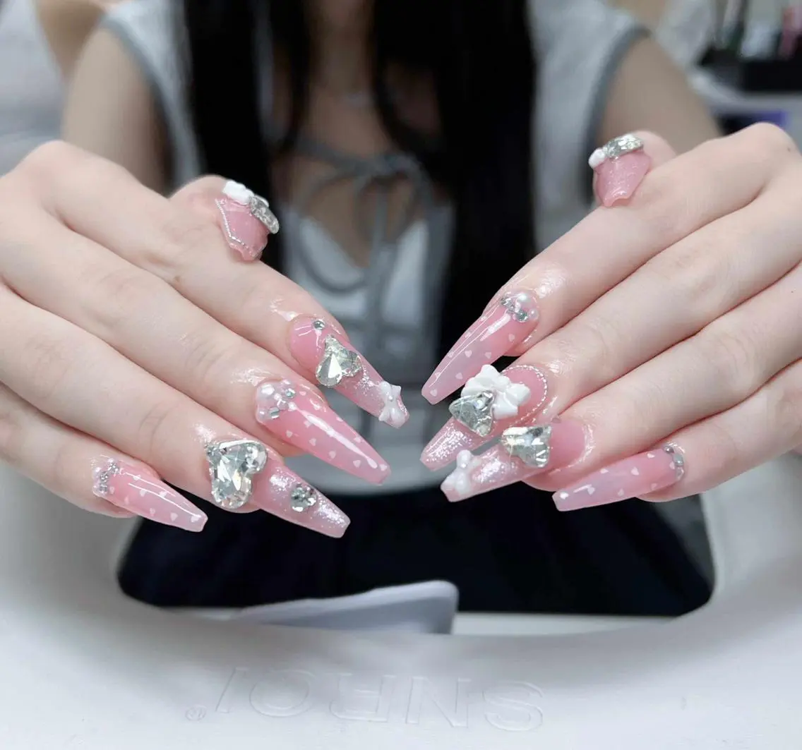 ネイル アートネイル フレンチネイル ジェルネイル ガーリー キラキラネイル Nova Nailのネイルデザイン