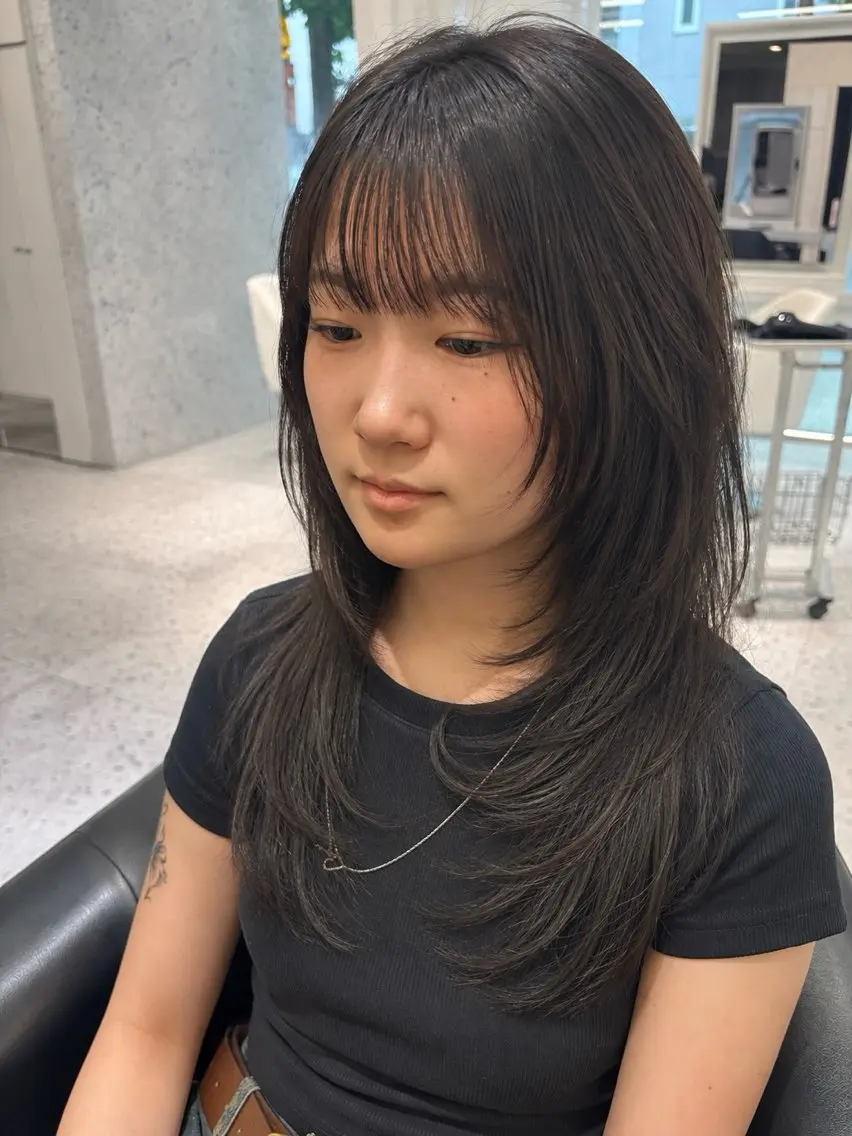 セミロング ハッシュカット 山田 ひかりのヘアスタイル