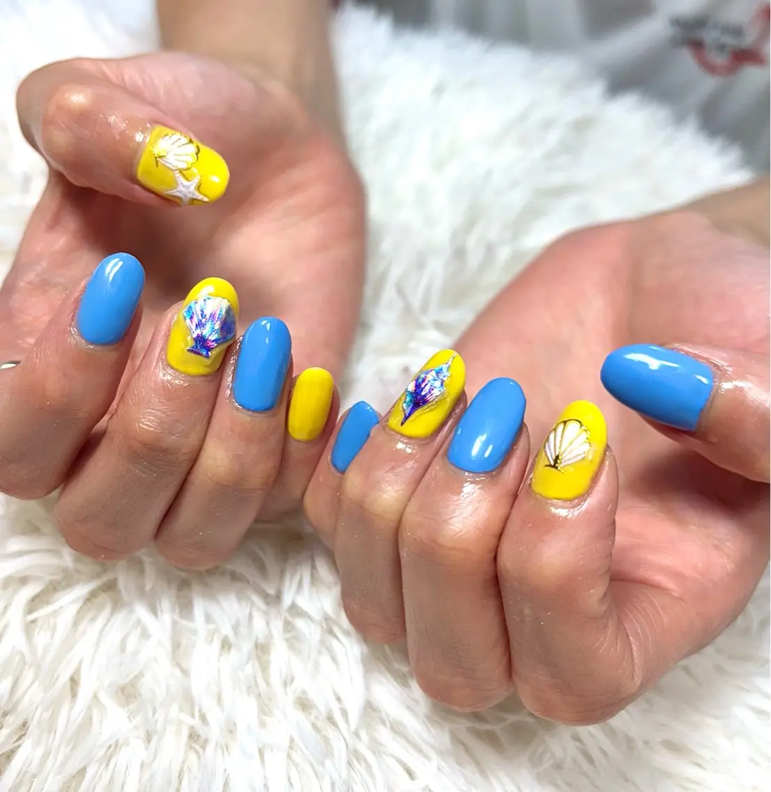 ネイル ブルー 氷ネイル・うるうるネイル 夏ネイル 黄色 ハンドネイル LUANA n'sのネイルデザイン