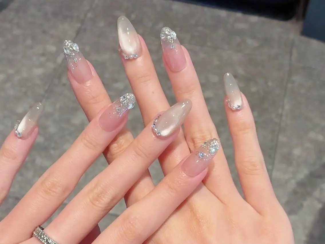ネイル ジェルネイル ガーリー マグネットネイル ミディアムネイル ワンカラーネイル ハンドネイル ハンドケア 🎀Momo 🎀のネイルデザイン