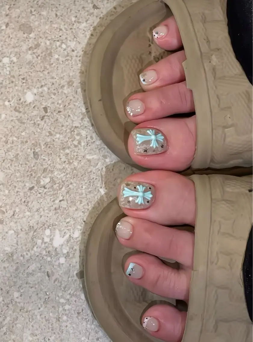 ネイル フットネイル 氷ネイル・うるうるネイル マットネイル ニュアンスネイル リボン フットネイル Akina Nailのネイルデザイン