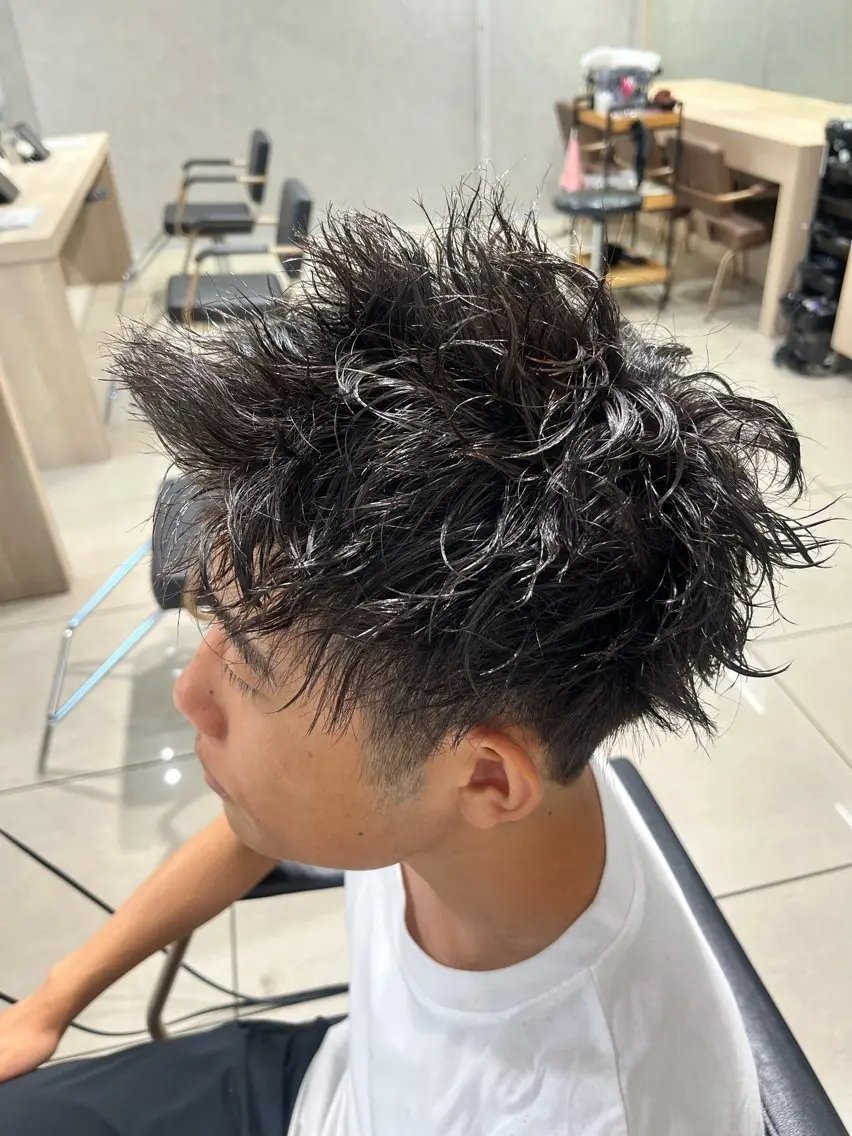 パーマ メンズ メンズパーマ ツイストスパイラルパーマ 刈り上げ スパイラルパーマ カット パーマ 巖本 真希のヘアスタイル
