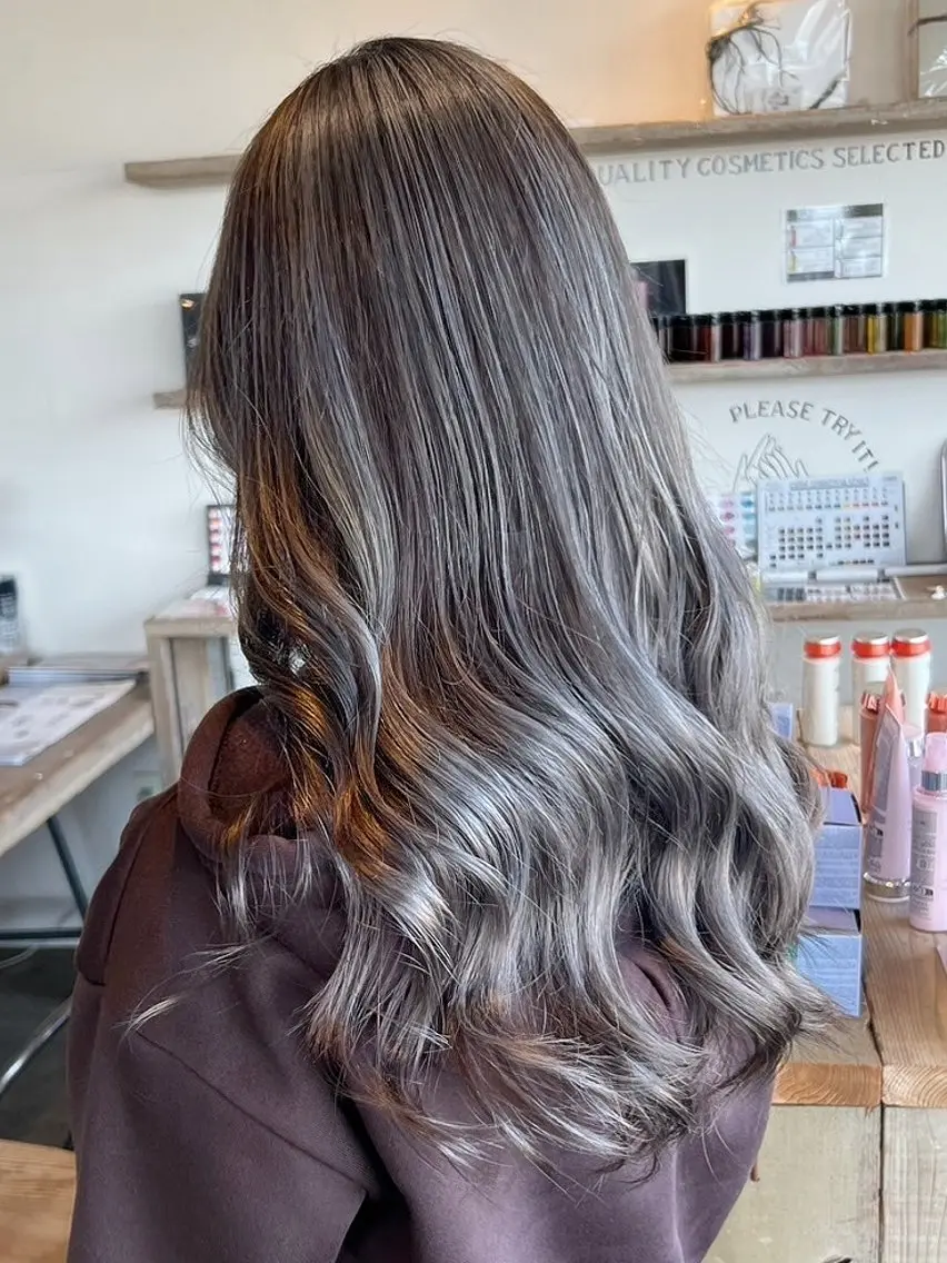 ロング カラー カット ヘアカラー トリートメント 岸下 理緒のヘアスタイル