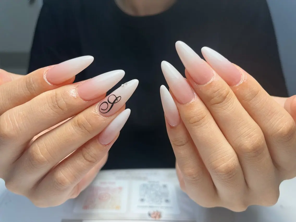 ネイル 成人式 フラッシュネイル フットネイル ジェルネイル 卒業式 ハンドネイル ハンドケア 心斎橋Mione nail salonのネイルデザイン