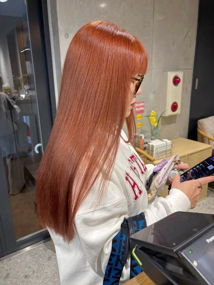 ロング カラー ブリーチ ブラウンカラー ダブルカラー ブリーチなしカラー オレンジ ヘアカラー トリートメント ブリーチカラーレイヤ ーカット🦋annaのヘアスタイル
