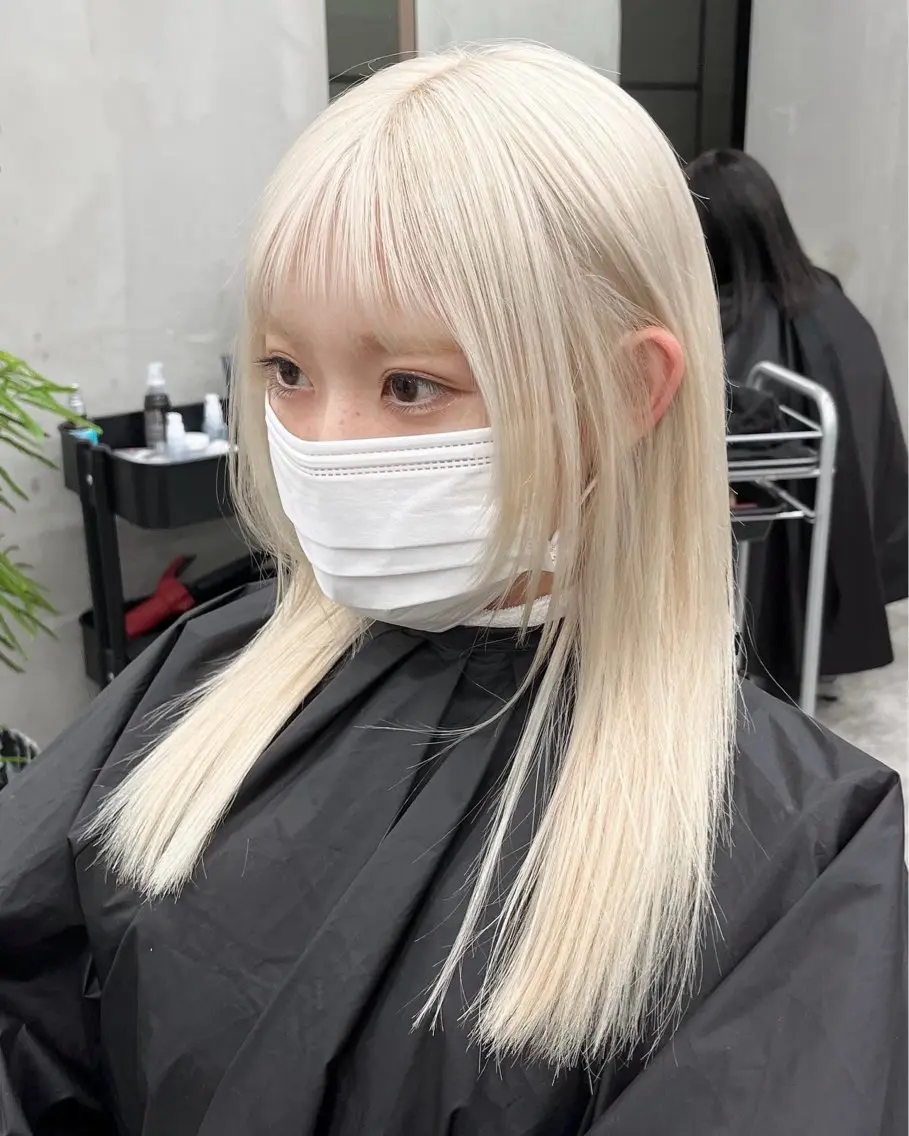 セミロング カラー イツク ⚡️ ルーツ/ハイトーンのヘアスタイル