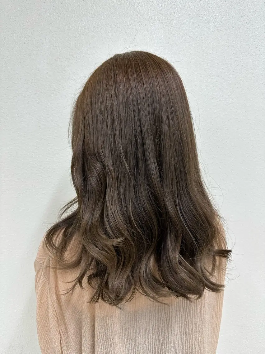 カラー グレージュ オリーブグレージュ オリーブグレー 艶髪/ブリーチなし Wカラー🌺yuiのヘアスタイル