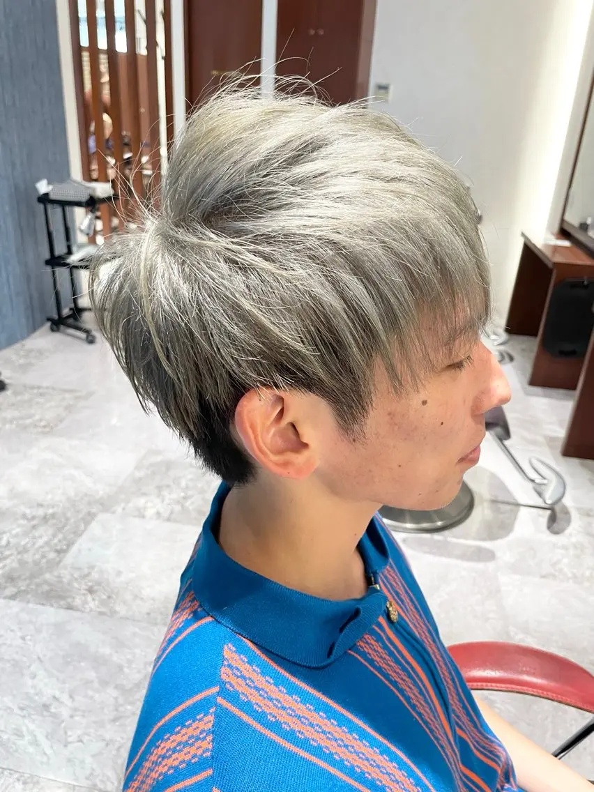 カラー シルバー AMITYメンズ特化 ASUMIのヘアスタイル