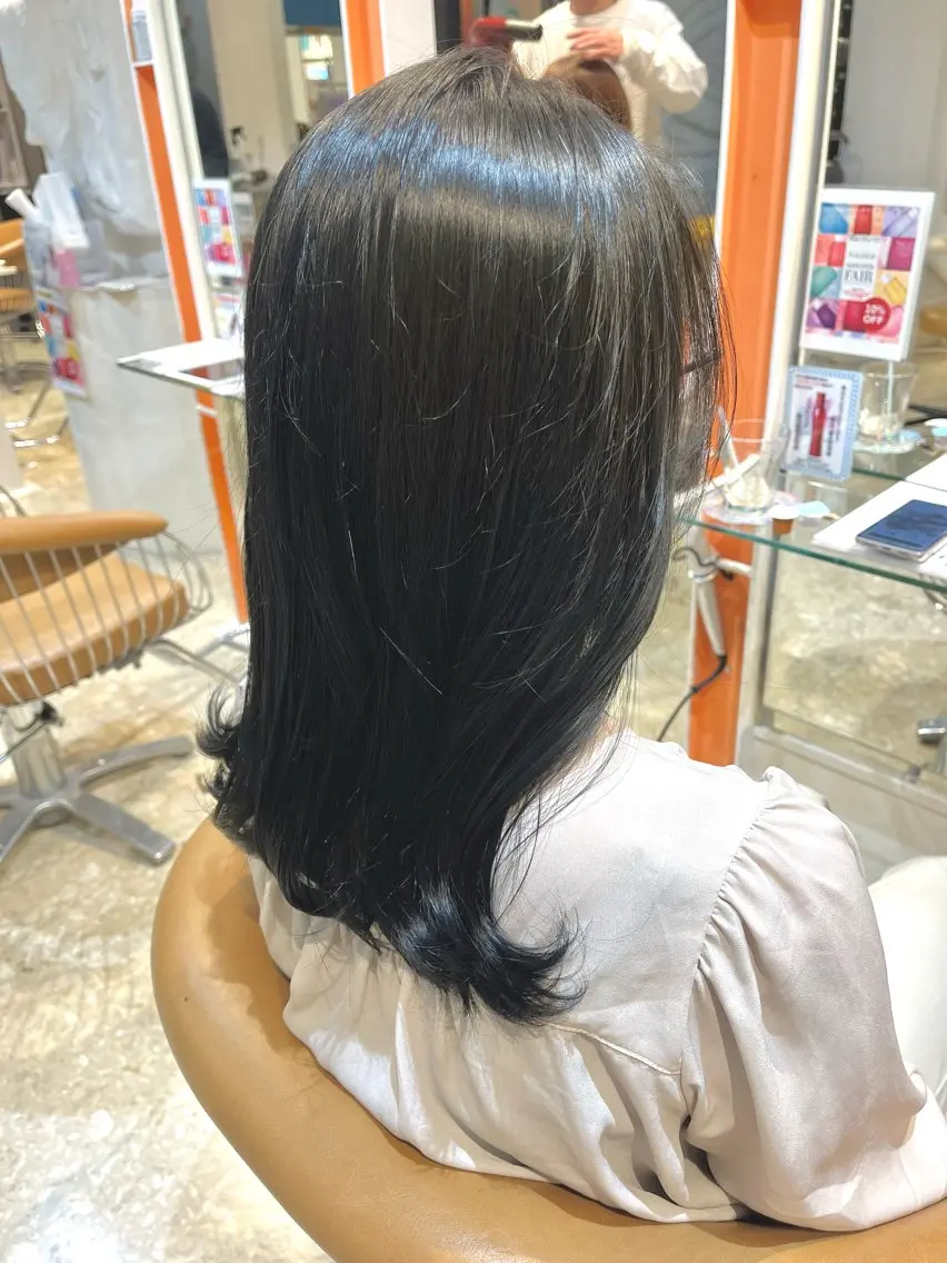 セミロング カラー ヘアカラー うしだ かおるのヘアスタイル