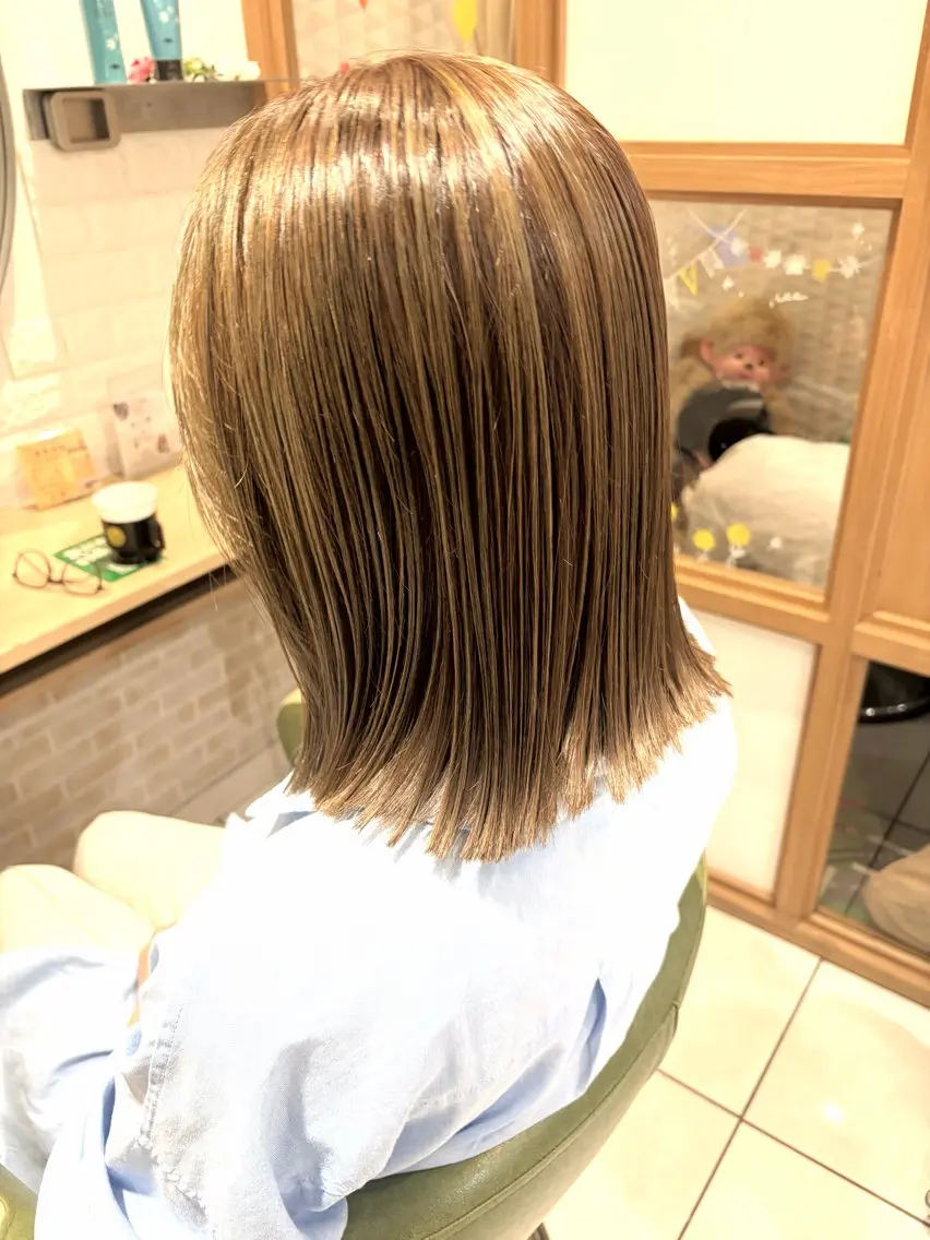 ミディアム カラー カット ヘアカラー トリートメント 丸みショート/ ハイライトカラーのヘアスタイル