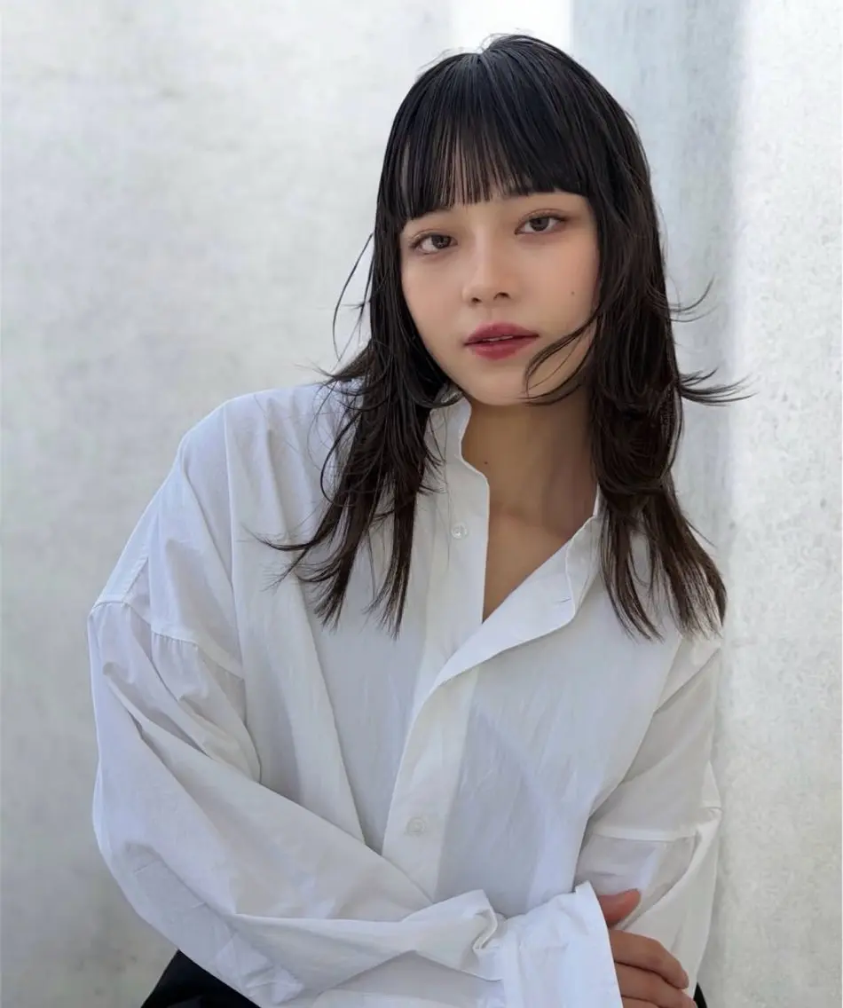 セミロング 🫧うる艶カラー ⛓️カミヤのヘアスタイル