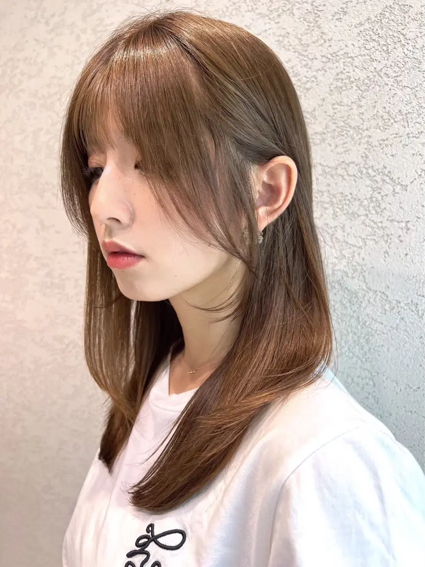 セミロング カット トリートメント 興津/韓国レイヤー ダブルカラー美髪縮毛のヘアスタイル