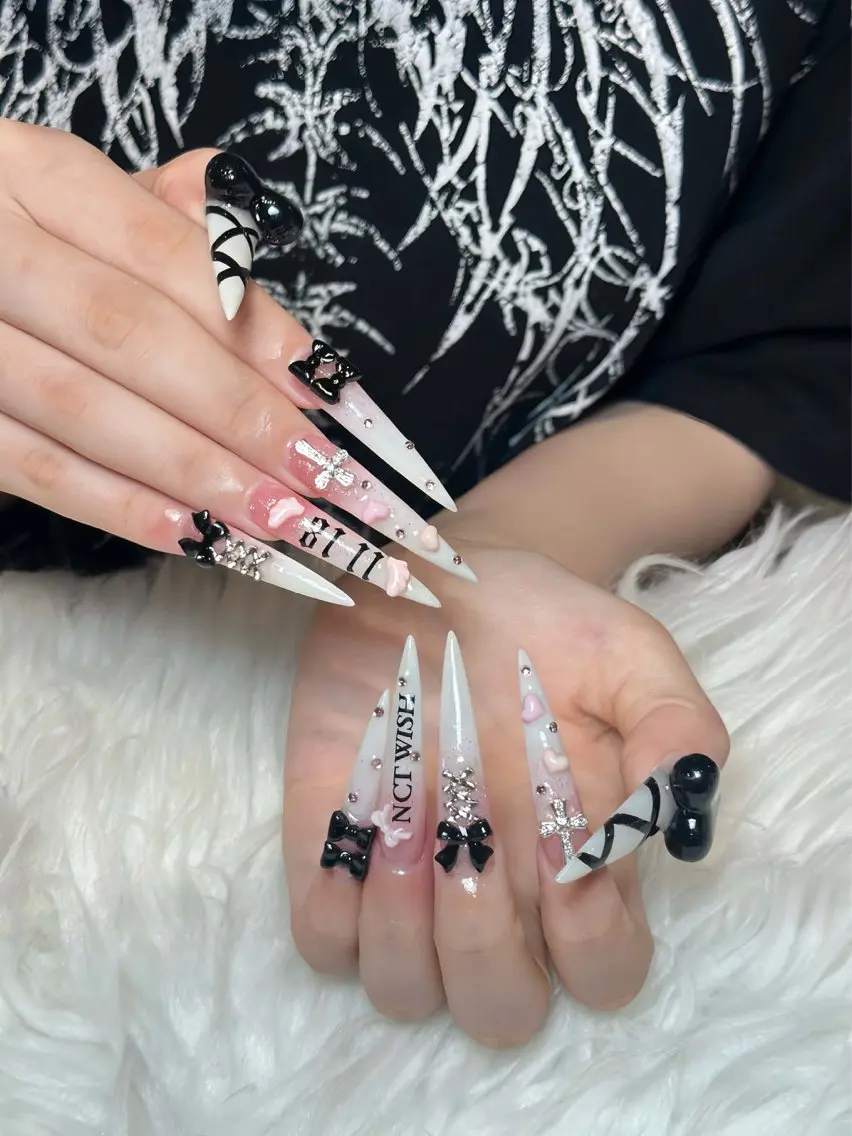 ネイル チークネイル ドット フレンチネイル グラデーション ハート ハンドネイル ハンドケア Eli Muse 新宿ネイルのネイルデザイン