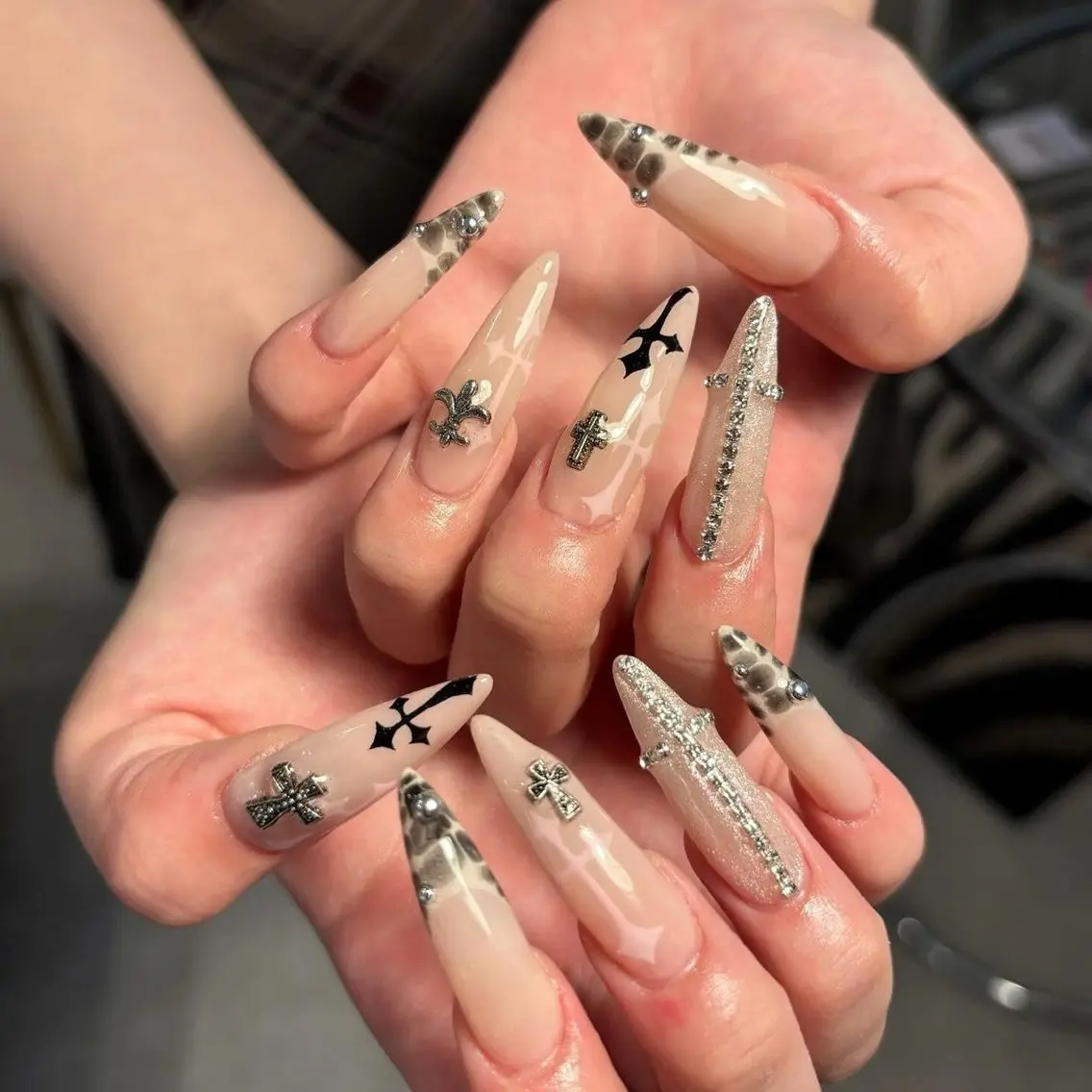 ネイル ハンドネイル HAPPI NAIL CALINのネイルデザイン