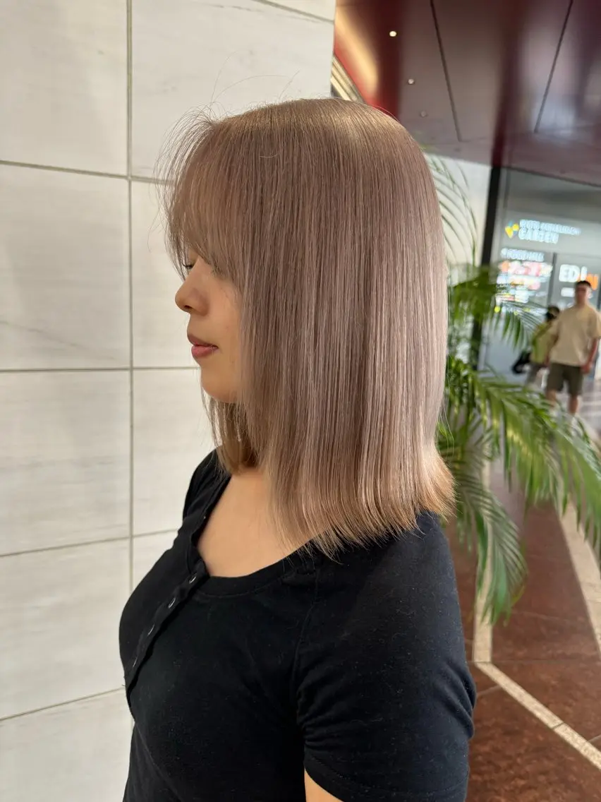 ミディアム カラー ブリーチ ヘアカラー ホワイトカラー/ ピンクベージュにったのヘアスタイル
