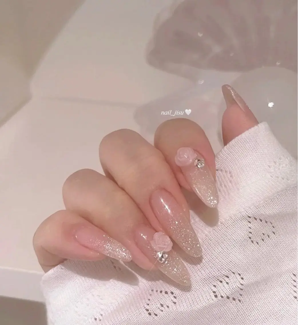 ネイル 長さ出し キラキラネイル 韓国ネイル ロングネイル ワンホンネイル ハンドネイル Josie nail salonのネイルデザイン