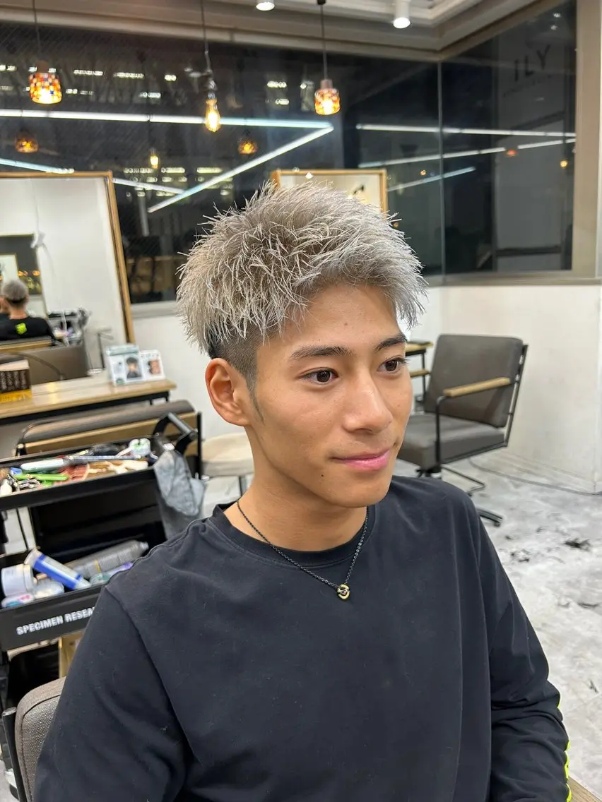 ショート カラー メンズ メンズブリーチ ブリーチ シルバー カット ヘアカラー 渋谷【メンズ職人】 ツイスパ・メッシュのヘアスタイル