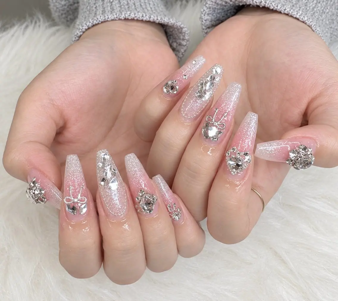 ネイル MIKA RUBY NAIL SLONのネイルデザイン