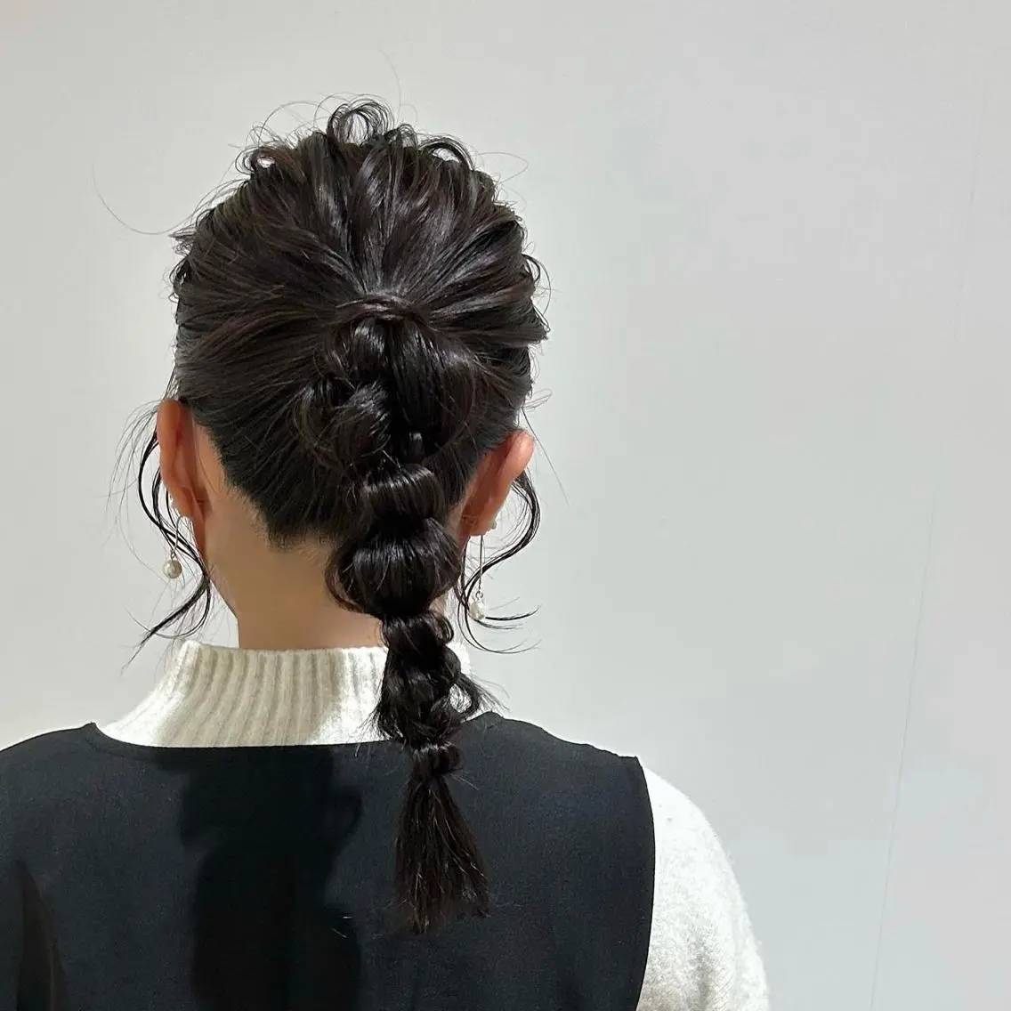 セミロング ヘアアレンジ ポニーテール おくれ毛 ヘアセット LOVEST Rihoのヘアスタイル