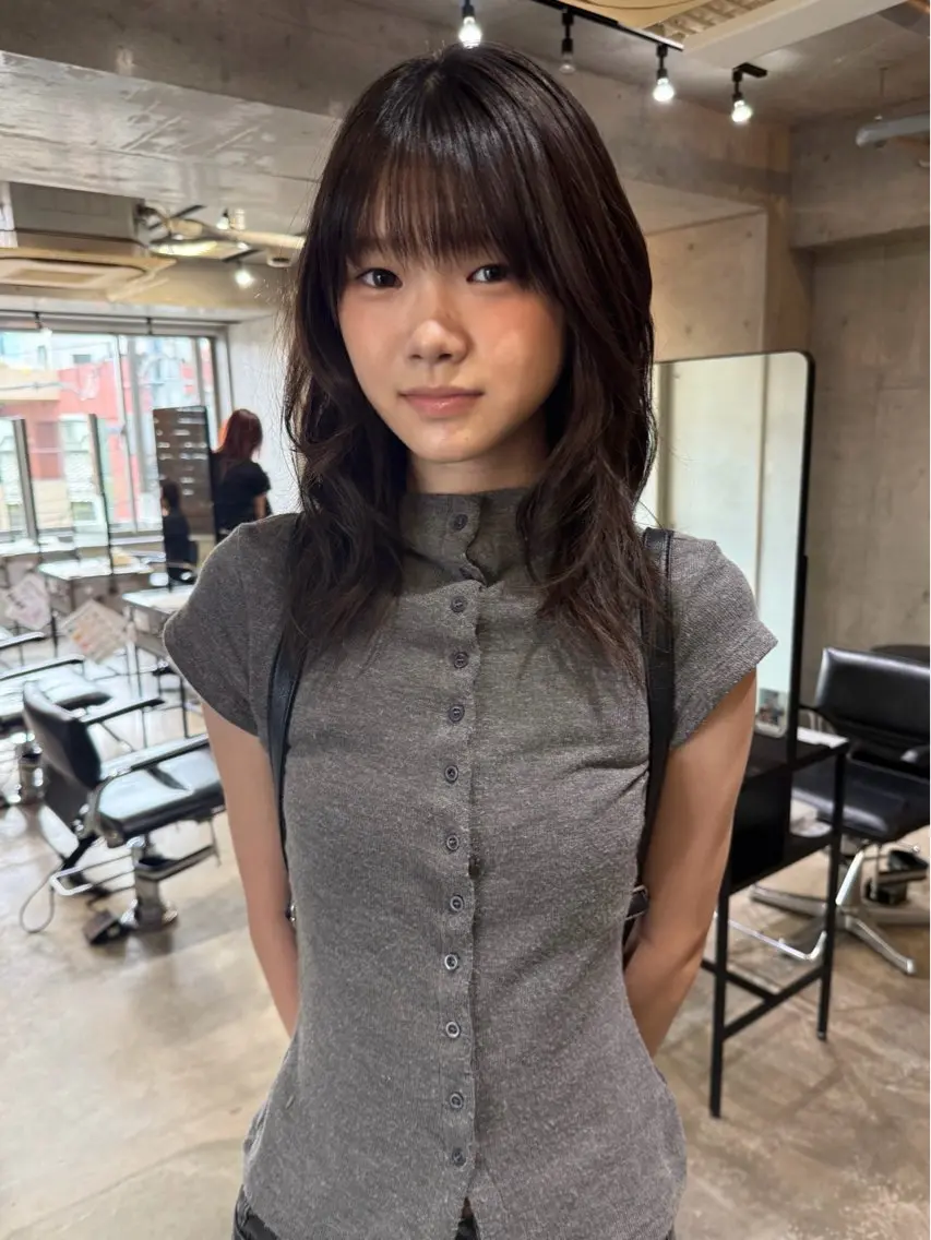 ミディアム ミディアムレイヤー レイヤーカット レイヤーカット\ウル フ　chinatsuのヘアスタイル