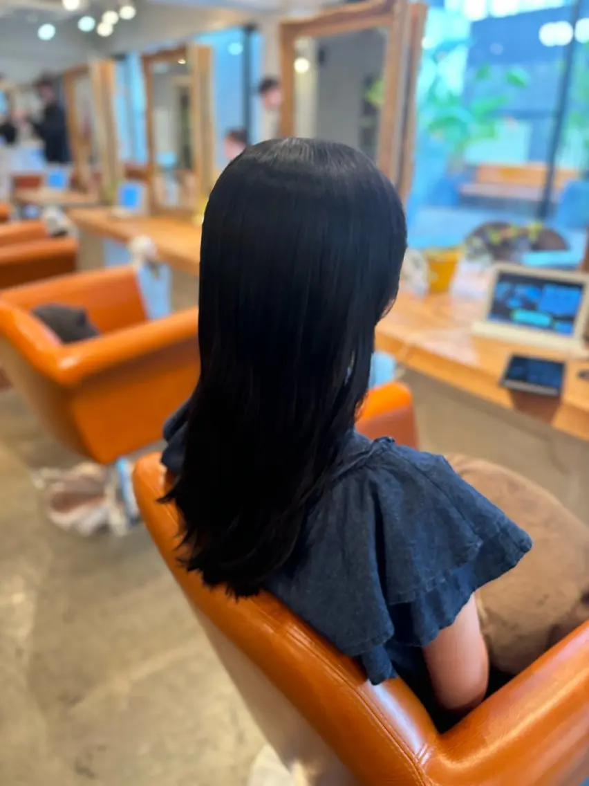 セミロング カラー ブルーカラー ブルーグレー 髪質改善カラー ベージュ🤎YUMEのヘアスタイル