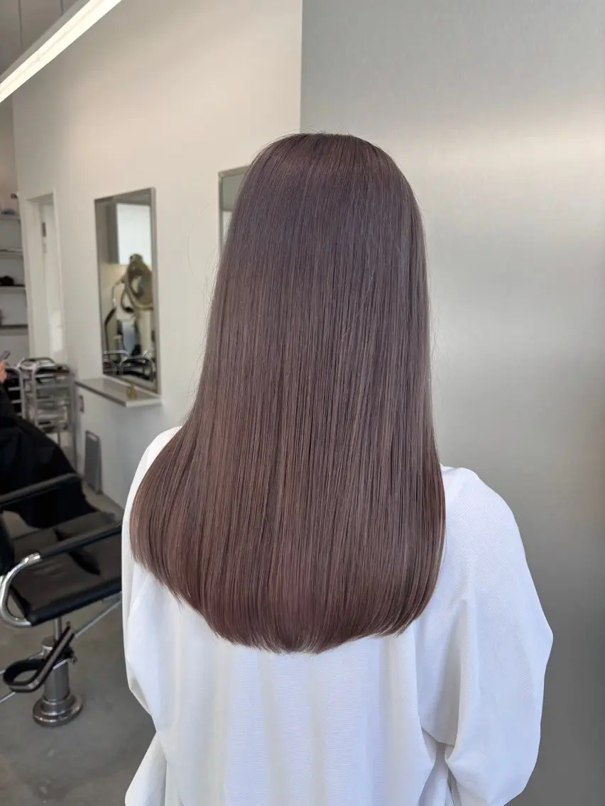 ロング カラー ブリーチ 鶴町 桃香のヘアスタイル