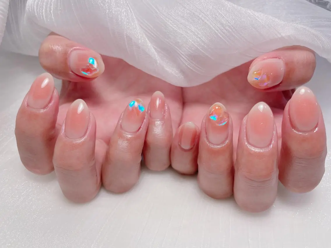ネイル チークネイル グラデーション 氷ネイル・うるうるネイル 持ち込み ニュアンスネイル 🎀Yumi✨ ミキネイルサロン池袋のネイルデザイン