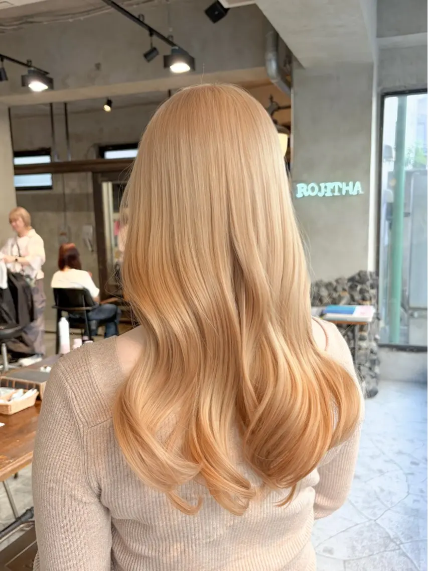 ロング カラー ベージュカラー ブロンド ハイトーンカラー ハイトーンベージュ ミルクティーベージュ カット ヘアカラー トリートメント ヘアセット 似合わせベージュ 🍯ayumi🍯のヘアスタイル