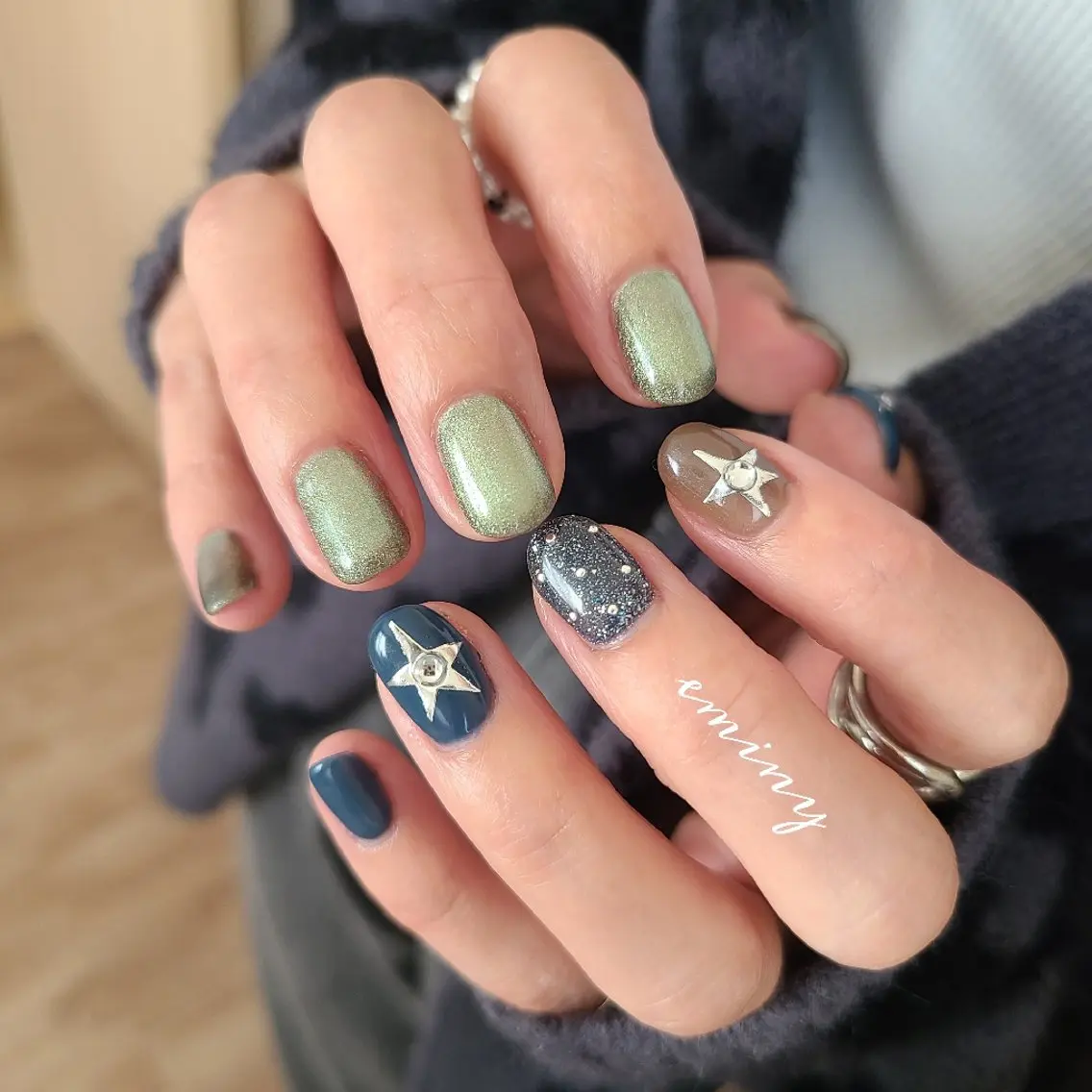 ネイル フラッシュネイル 氷ネイル・うるうるネイル 韓国ネイル マグネットネイル ショートネイル ハンドネイル nail salon  eminyのネイルデザイン