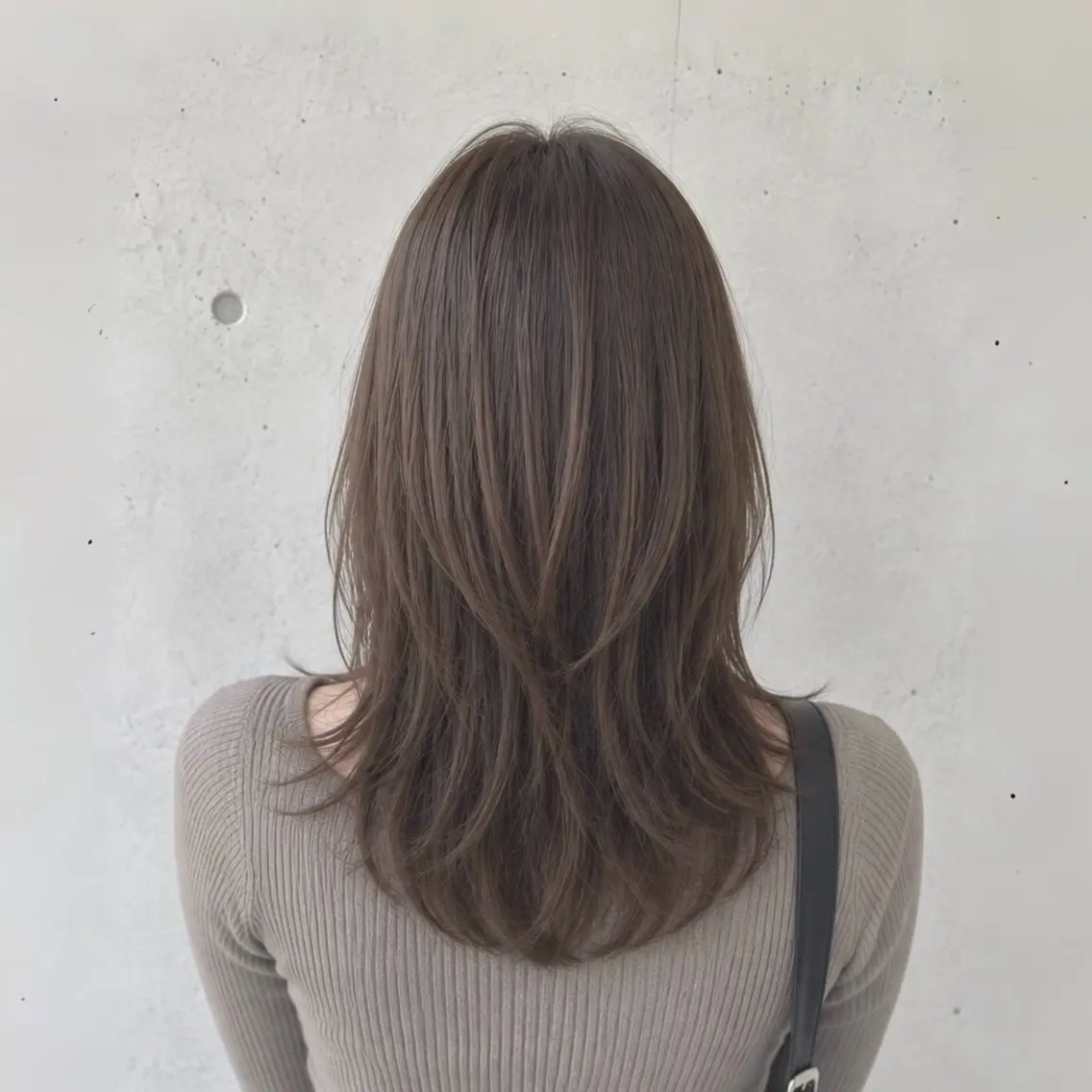 ミディアム ミディアムレイヤー レイヤーカット カット ヘアカラー トリートメント 《期間限定価格》 ミディアムレイヤーのヘアスタイル