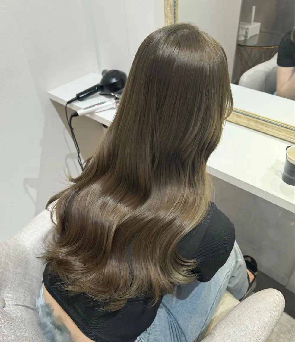 ロング カラー ベージュカラー ブリーチ ボルドーカラー ブラウンカラー 透明感カラー 赤み無し柔らかカラー 【梅田】madokaのヘアスタイル