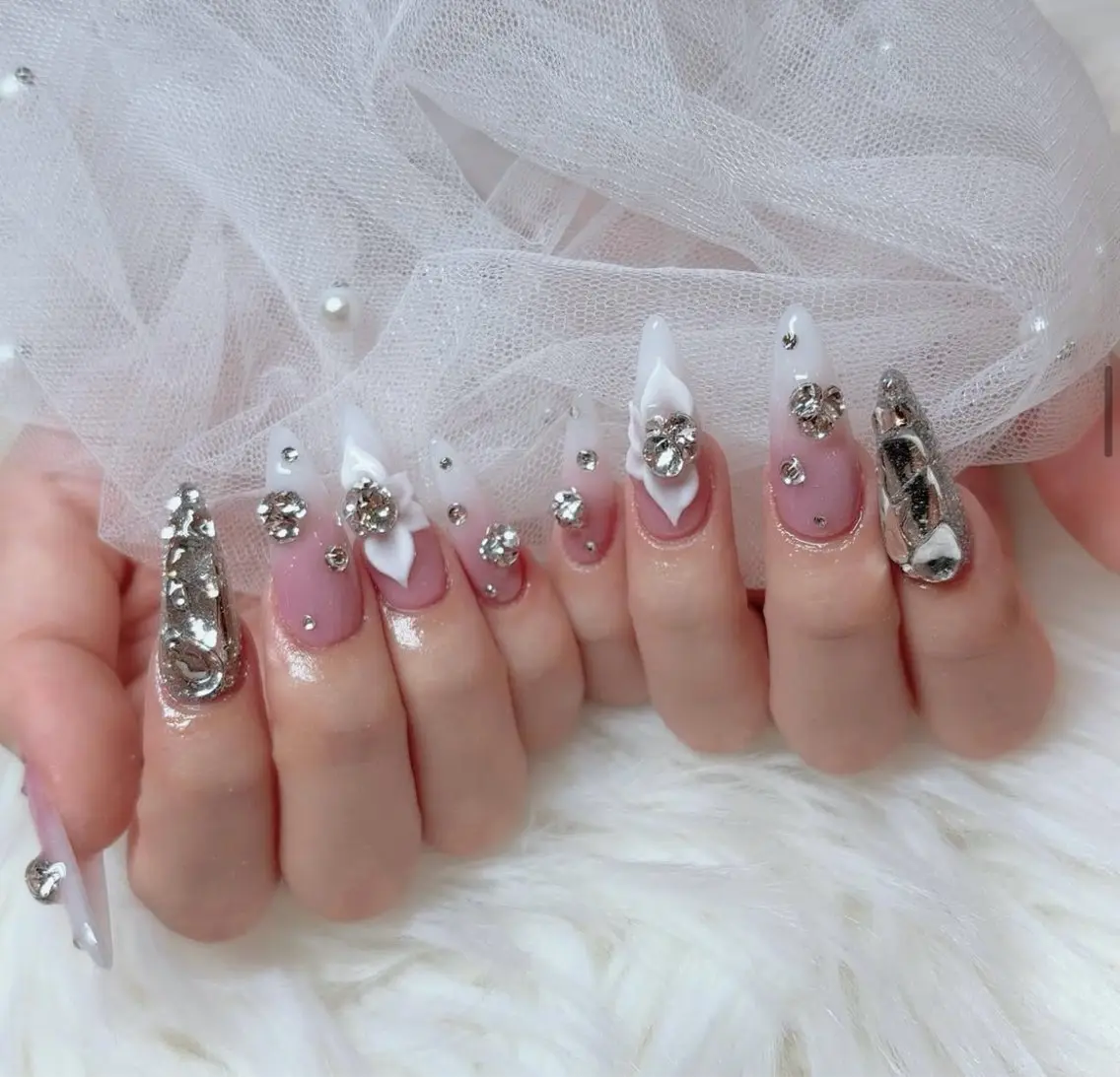 ネイル アートネイル フラワーネイル フレンチネイル ジェルネイル グラデーション ハンドネイル Ryu Nail NekoChanのネイルデザイン