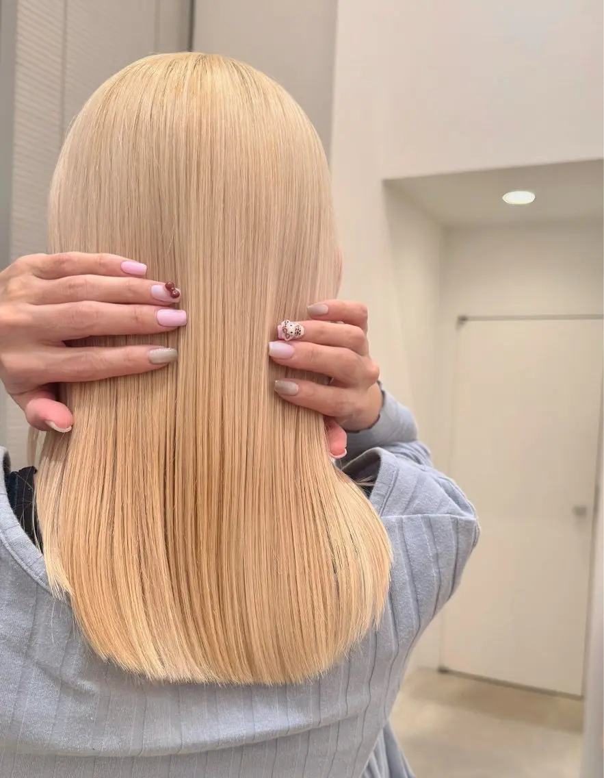 セミロング カラー 抜きっぱなしブロンド カット KEYMAN MEGUMIのヘアスタイル