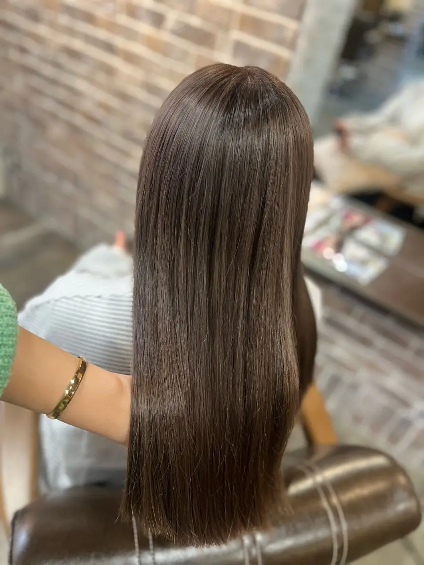 ミディアム カラー ブリーチ グレージュ カット ヘアカラー トリートメント レイヤーカット/暖色 系/徳田真緒のヘアスタイル