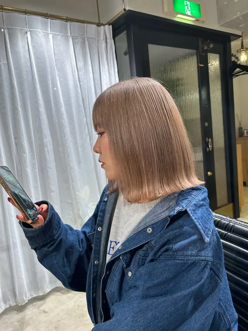 ショート カラー ブリーチ 透明感カラー EIGHT mana 海外グレージュ🥥のヘアスタイル