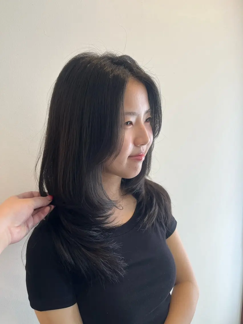 セミロング レイヤーカット カット ヘアカラー 金岡 碧のヘアスタイル