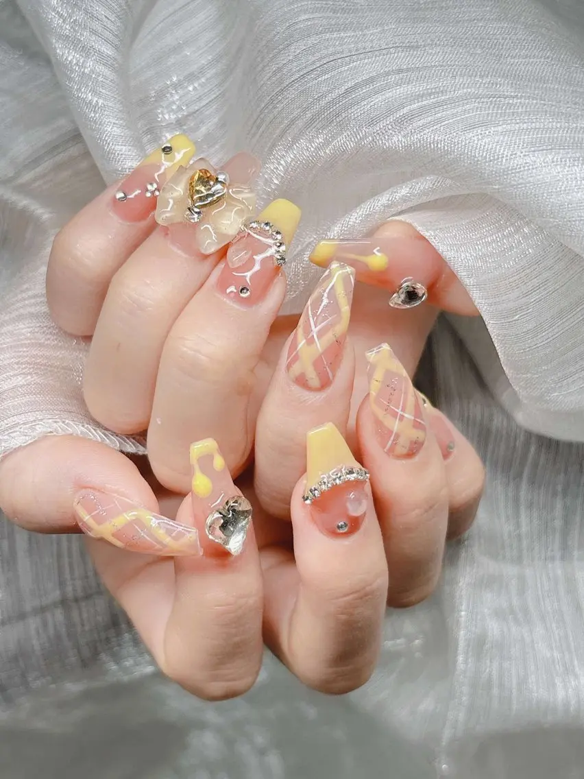 ネイル 長さ出し グラデーション 卒業式 キラキラネイル マグネットネイル Lee Nailsのネイルデザイン
