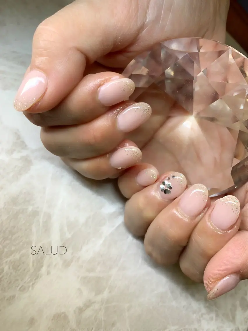 ネイル ストーンネイル Nail Salon SALUDのネイルデザイン