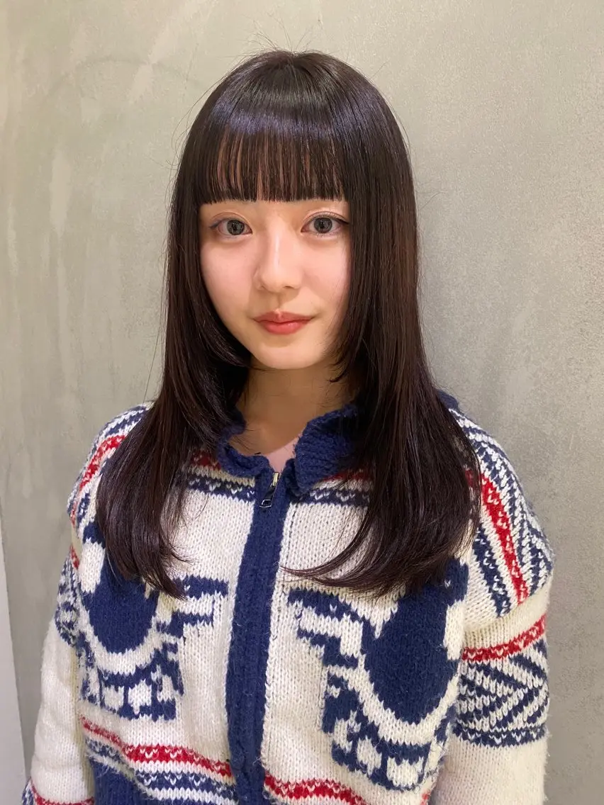 ロング 顔まわりレイヤー レイヤーカット ワイドバング いとう ほのかのヘアスタイル