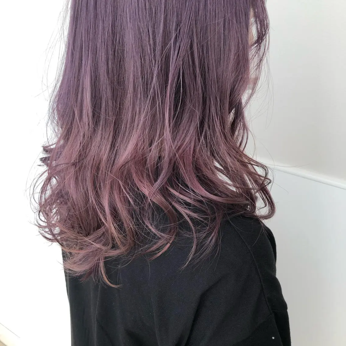 セミロング カラー グレージュ ラベンダーカラー ラベンダーグレージュ ラベンダーグレー 盛れるレイヤーカット 得意🌹井上美沙のヘアスタイル